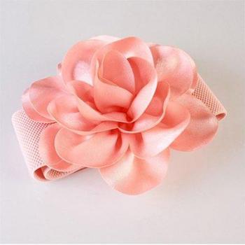 Robe large avec ceinture en fleur de mousseline