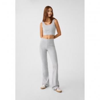 Rippenstrickhose mit Schlag in Grau Melange von Stradivarius XL