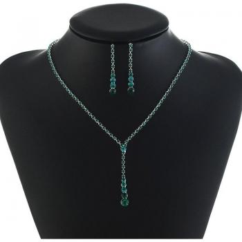 Elegancia Verde: Collar y Pendientes