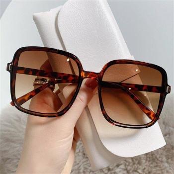 2022 Women's Oversized Square Eyewear