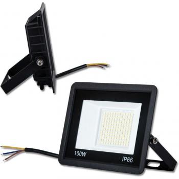 Außenstrahler 5x100W mit hoher Lichtleistung
