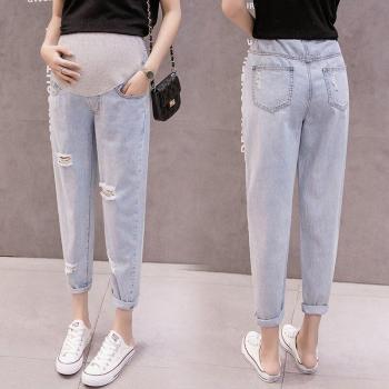 Lockere Jeans für schwangere Frauen