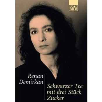 Schwarzer Tee mit drei Stück Zucker