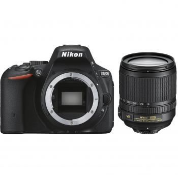 Nikon D5500 Kit Obiettivo VR AF-S DX 18-105mm II, Display Touch Screen da 3, Wi-Fi Integrato, Sensore CMOS, Nero + Scheda SD 8GB