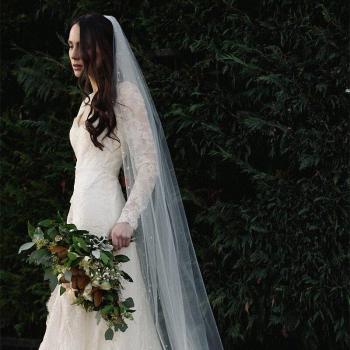 Voile de mariée en ivoire, une couche, avec peigne et perles royales