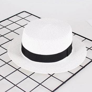Sombrero de paja con cinta decorativa para verano