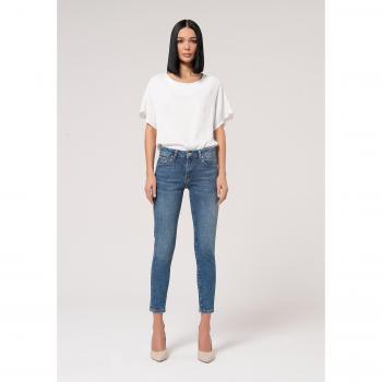 Calça Jeans Slim Fit Efeito Shape em Denim Stretch Lavagem Média