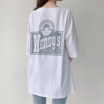 Tee de Embarazo Grande con Letra Casual y Fresco