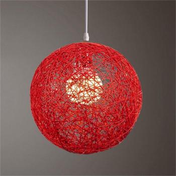Abat-jour décoratif en rotin à la main avec boule de vigne suspendue