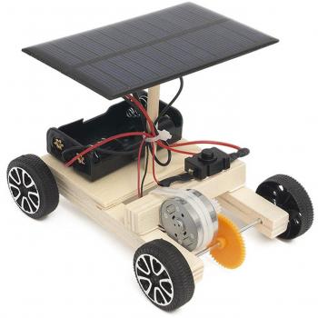 Modelo de Vehículo Solar y Controlado