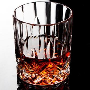 Bouteille à whisky en cristal
