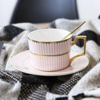 Céramique Noir: Tasse, Plat et Cuillère
