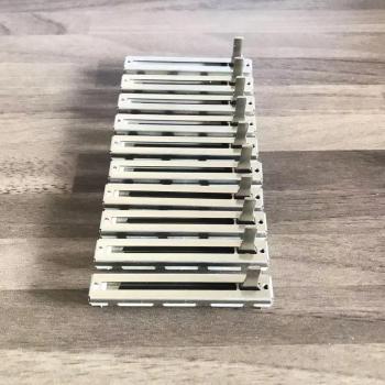 Fader vertical B10K 60mm para controlador Akai APC40