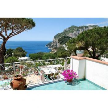 Fototapete Capri Balkonblick von Papermoon