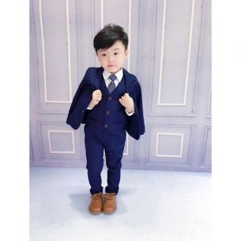 Stilvolles Blazer-Outfit für Kinder