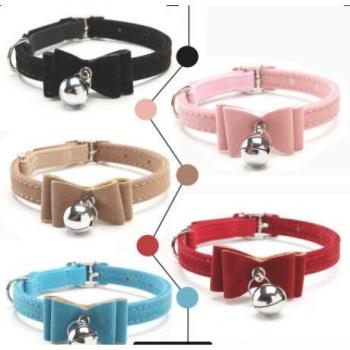 Collar de Mascota con Pajarita y Campana en Terciopelo