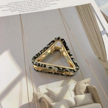 Geometrischer Hohlgreifer „Tri‑Clip“ – Damen