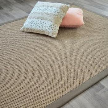 Tapis décoratif 120×170 cm – Sisale Kidara Orge – Ganse taupe – Décoweb