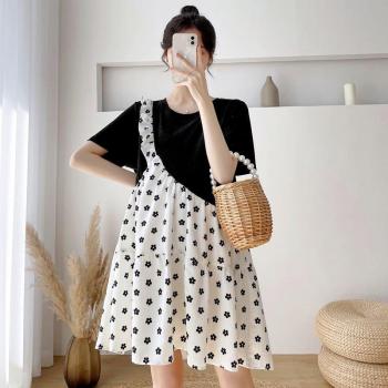 Outfit de Maternidad Veraniego: Camiseta + Falda