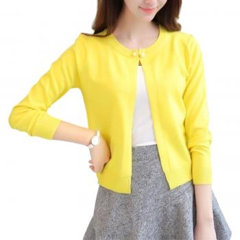 Top femenino amarillo de punto ligero