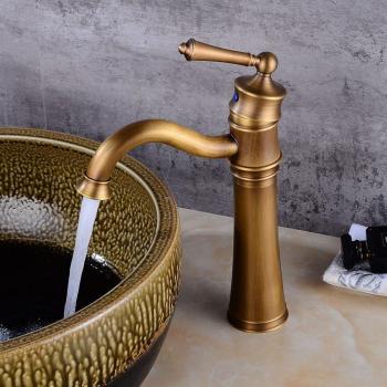 Grifo de baño clásico con acabado frío