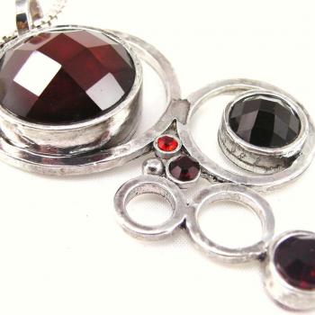 Collier Créateur 'Mélusine' Rouge-Noir – F4345