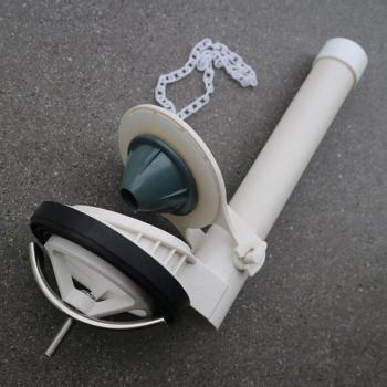 Réservoir d'eau pour toilettes avec drainage
