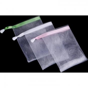 Dispositif de nettoyage moussant simple pour le visage