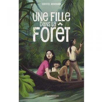 Une fille dans la forêt