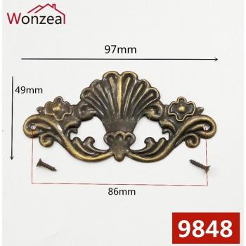 Support d’Angle Décoratif – Boîte en Fer