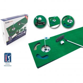 Golf Putting Practice Green with Integrated Putter and Alignment Guide