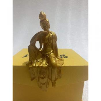 Elegant Sitting Guanyin Statue