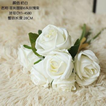 Mini Roses à la Main – Décoration Mariage (Pack 6)