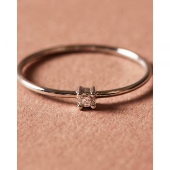 Anillo Apodemia fino con detalle de piedra blanca
