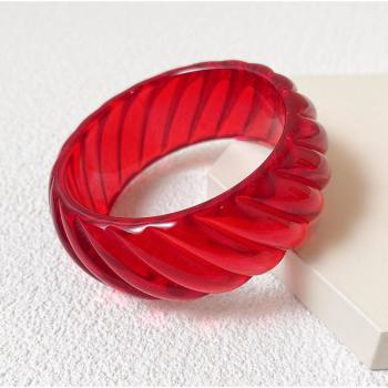 Bracelets en résine dure pour un look chic