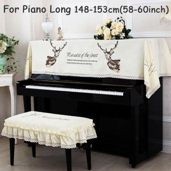Cubierta de Piano con Estilo Rural y Diseño de Ciervo
