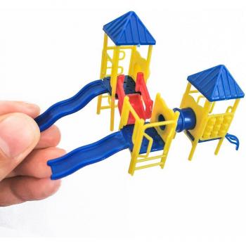 Escalón Infantil: Tobogán Patio 1:75