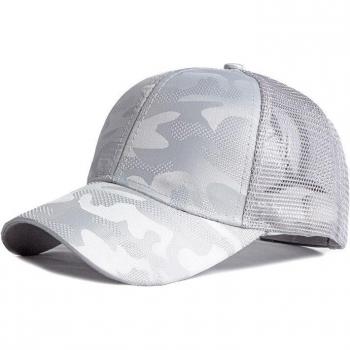 Gorra de béisbol transpirable en colores negro, blanco y rosa