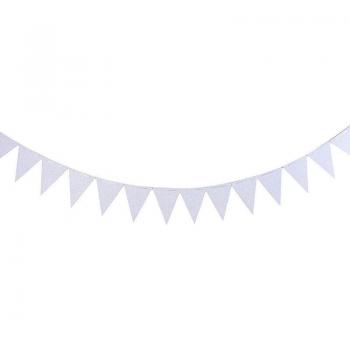 Decoración de pared infantil con colgantes de papel