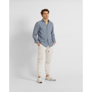 Pantalón de corte jogger en tono piedra con detalle de bolsillos cargo de la marca Silbon