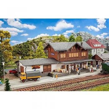 Faller H0 Bahnhof St. Niklaus mit Verladerampe