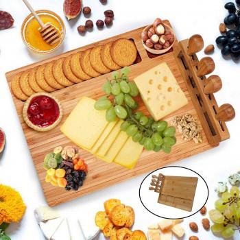 Planche à fromage en bambou avec cuillère