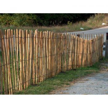 Haselnuss‑Staketenzaun aus Kastanienschichten – 1,50 m x 5 m (Ø 7/8 cm)