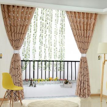 Cortina habitacional con estampado natural