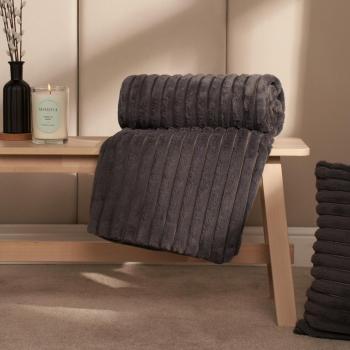 Faux Fur Thick Ribbed Throw