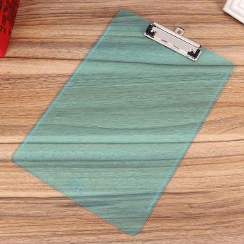 Accesorio de Oficina A4: Carpeta con Clip y Escala
