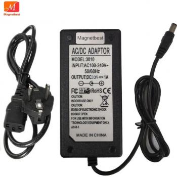 33 Volt 1A DC Ladegerät mit 5,5x2,1mm/2,5mm Stecker und Universaladapter