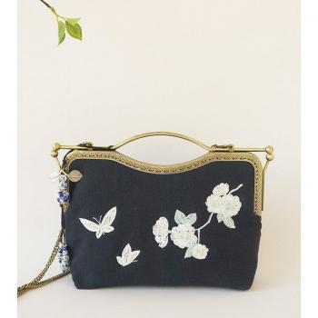Elegante Frauenhandtasche mit Stickerei