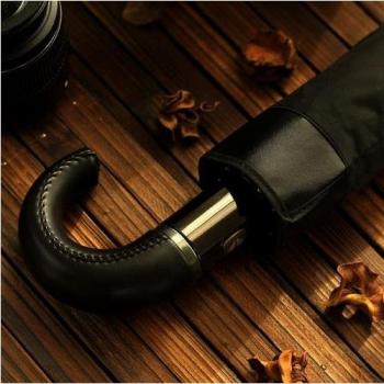 Sombrilla resistente al viento para hombre en color negro
