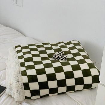 Cozy Retro Plaid Throw